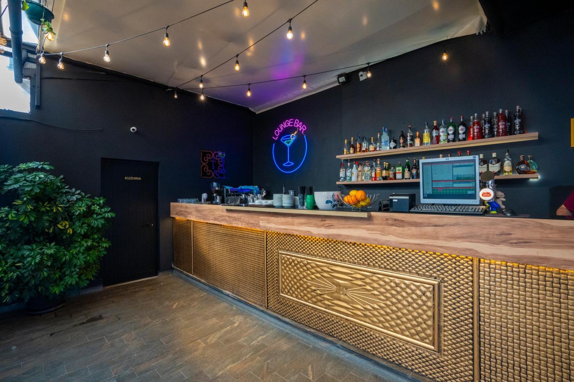 Terrace & Lounge Bar