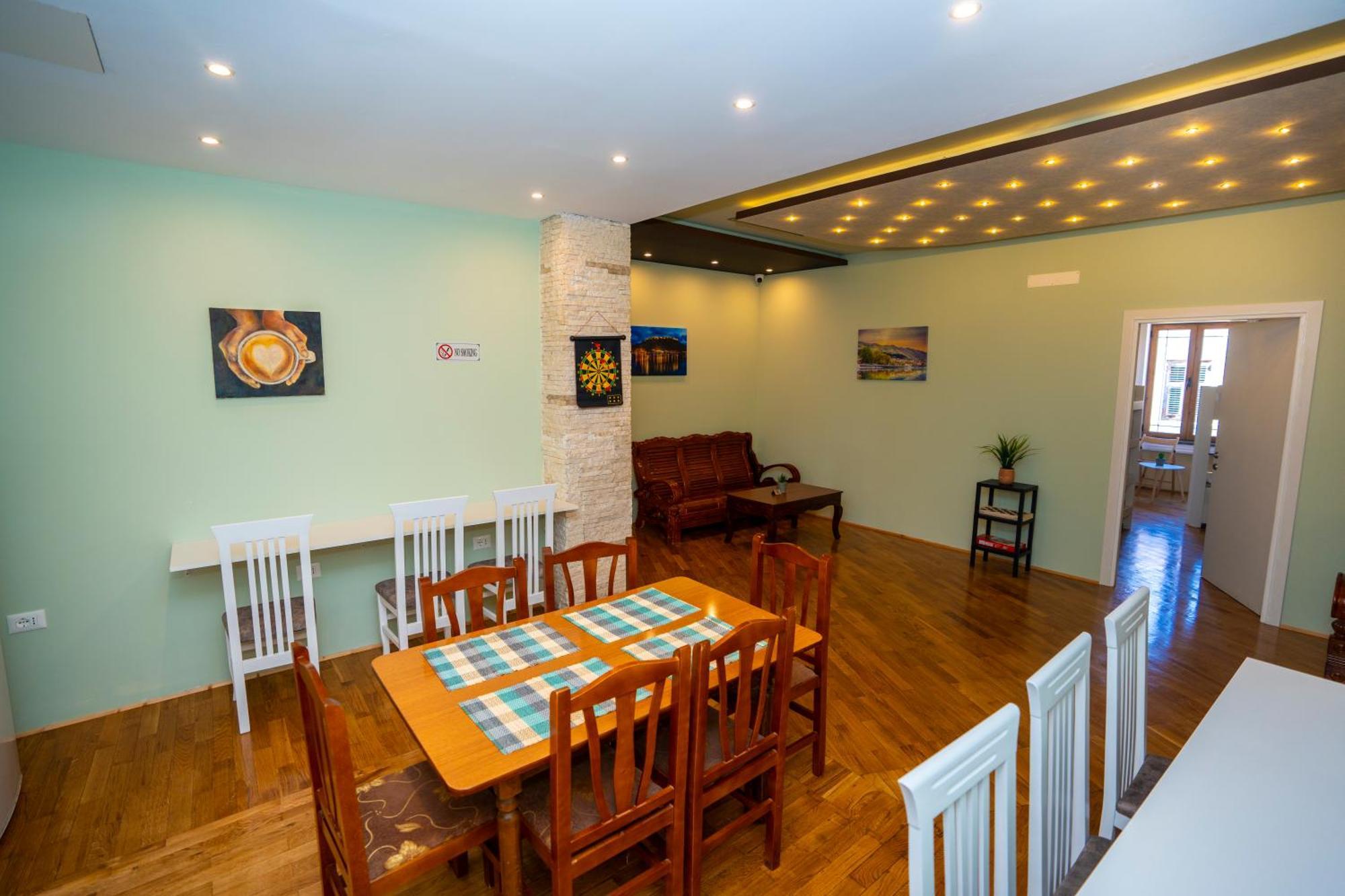 Hostal Terrace & Lounge Bar Shkodër